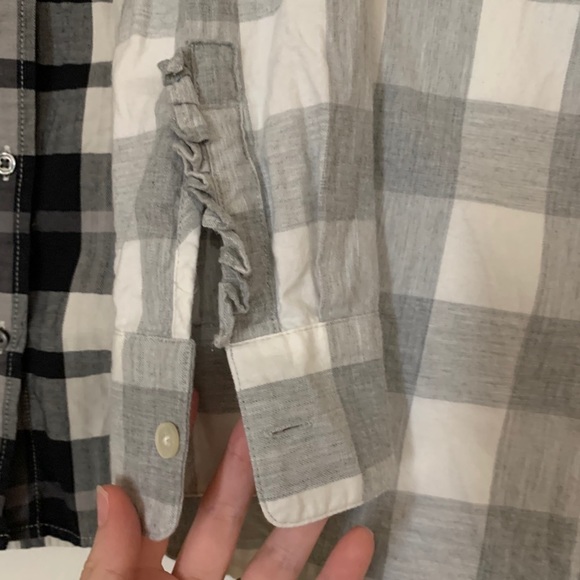 Two Banana republic button down shirts - Picture 3 of 7